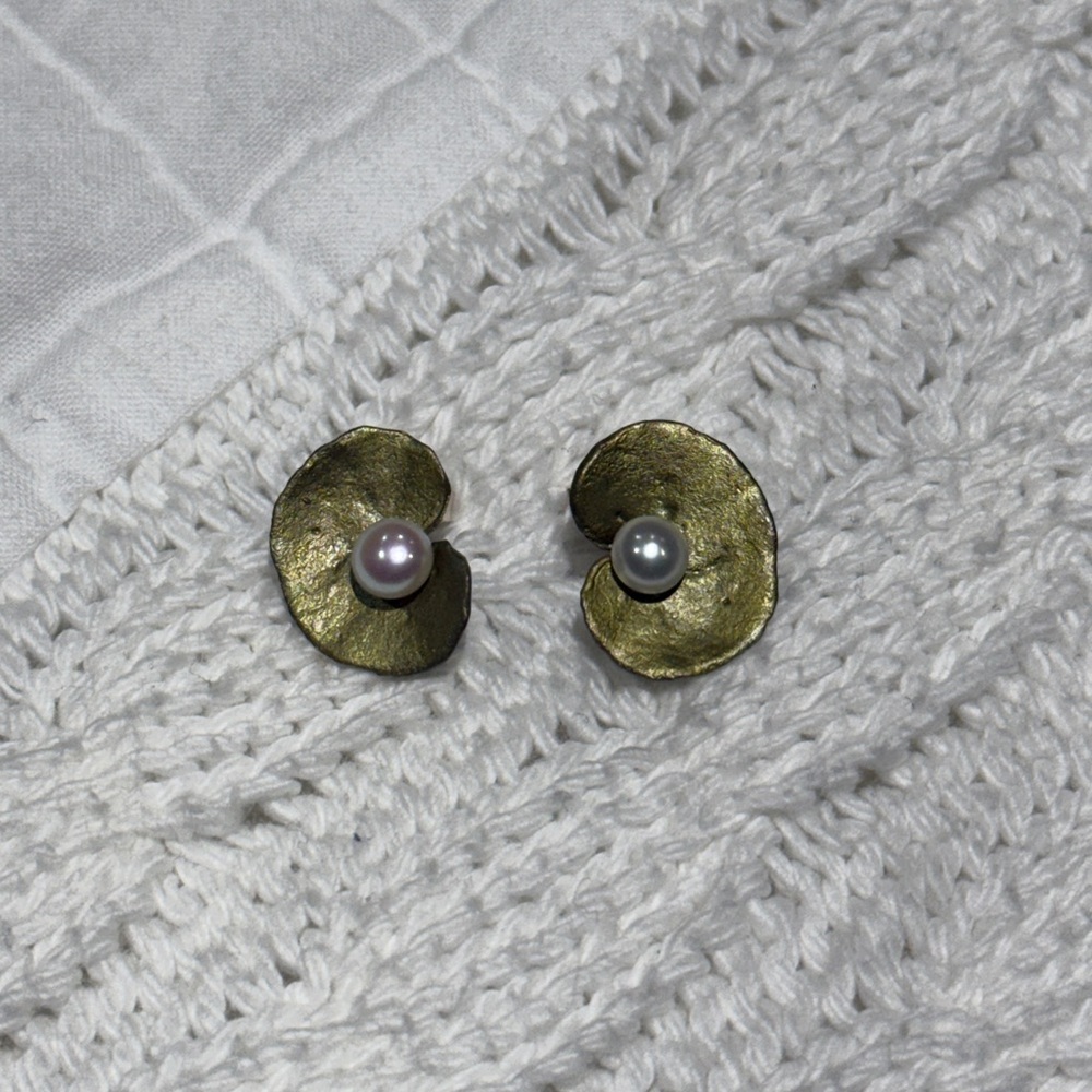 Michael Michaud Spiral Geranium Pierced Earrings